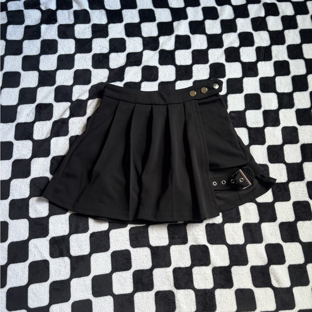 Fashion Nova Black Pleated Skort with buckle